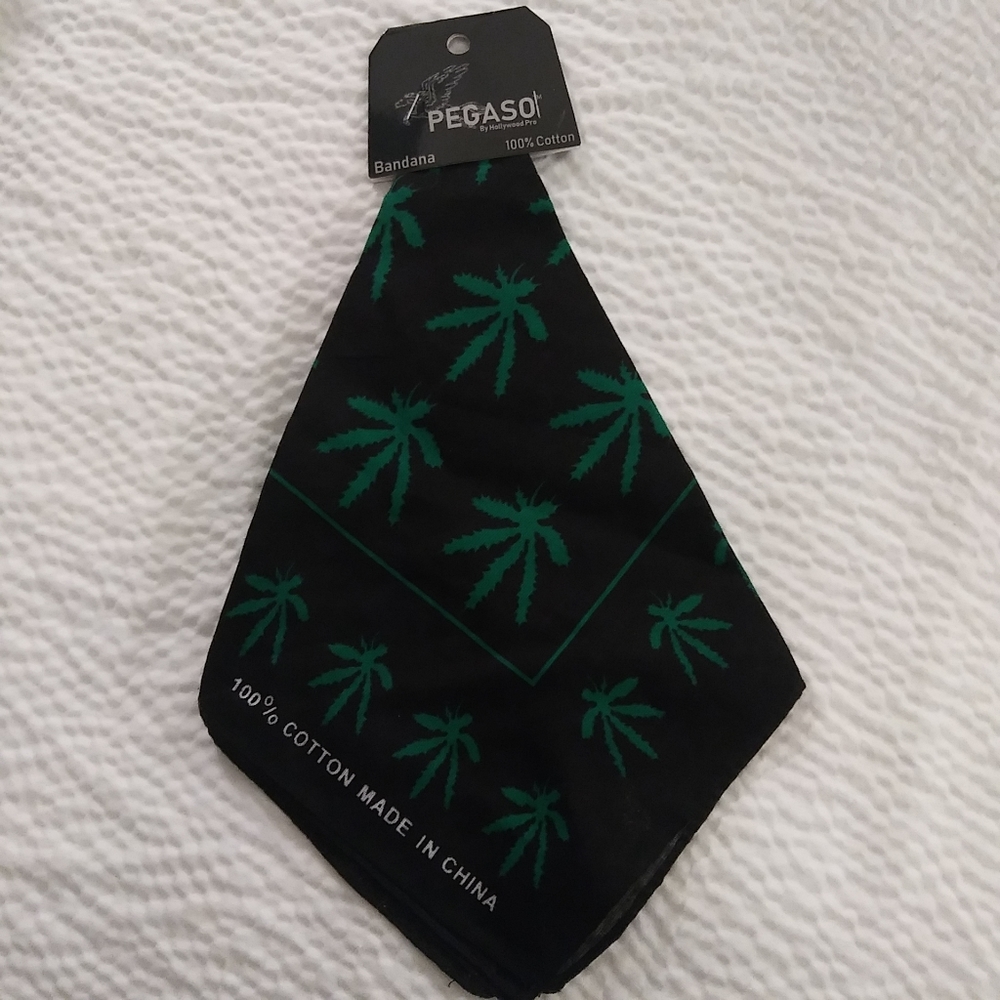 BOGO🆓 | NWT Pegaso 100% Cotton Leaf Print Bandana